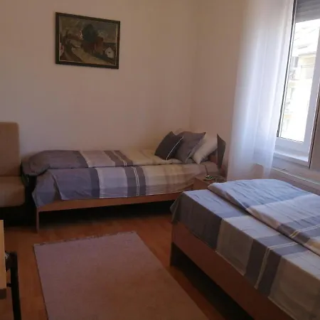 Park Apartment *